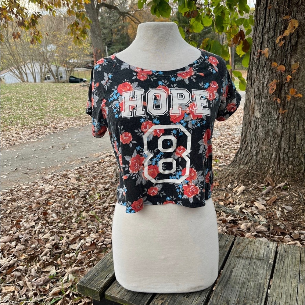 SEVENTEEN ’HOPE’ FLORAL CROPPED TOP MEDIUM WOMENS